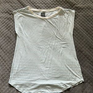 Gap maternity shirt